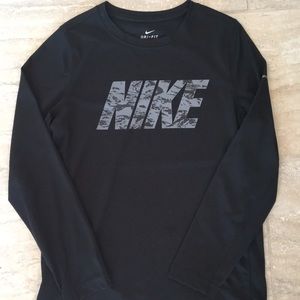 Men’s Nike Youth Size Extra Large Long Sleeve Shirt